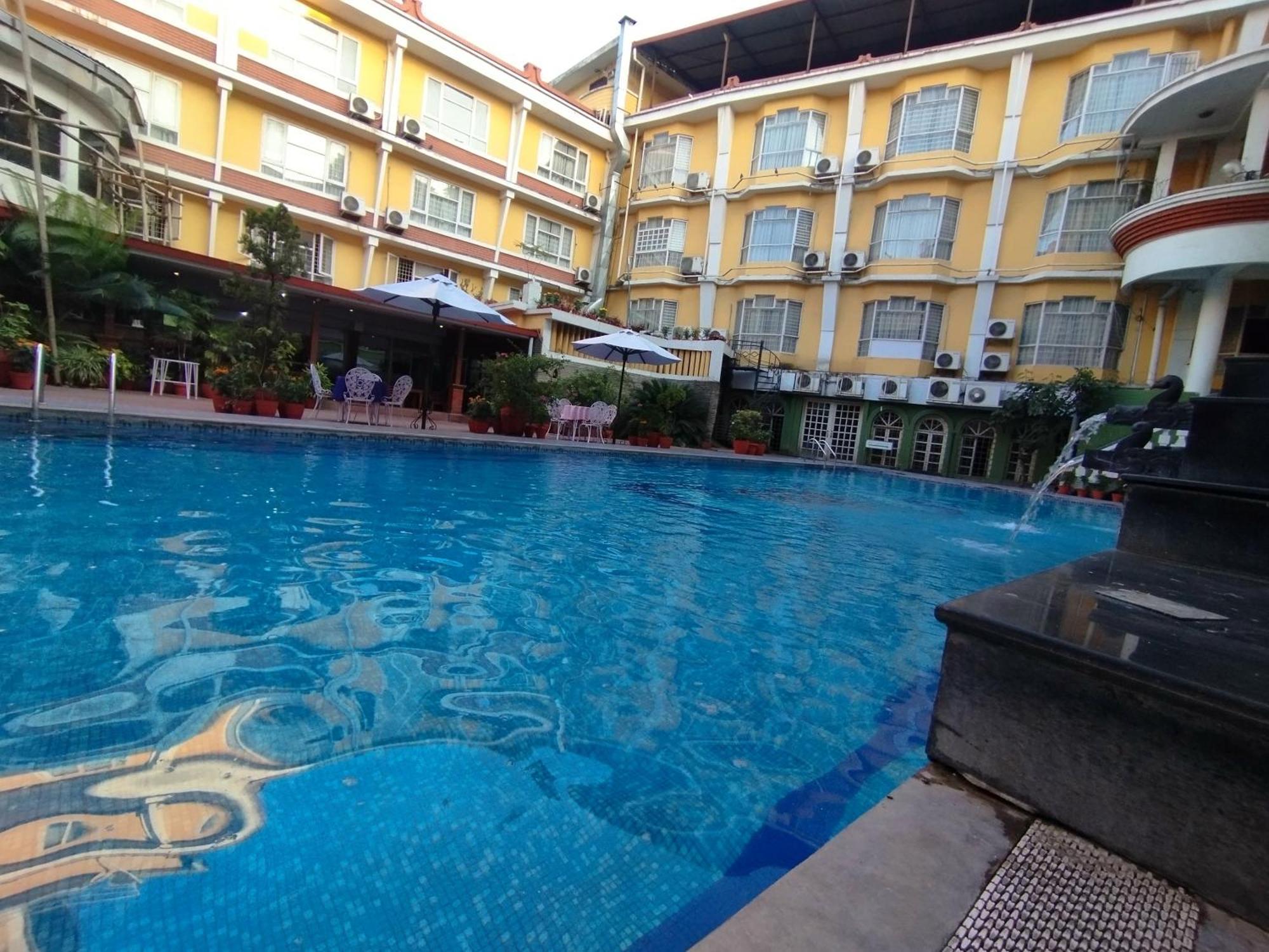 Hotel Woodland Katmandu Dış mekan fotoğraf