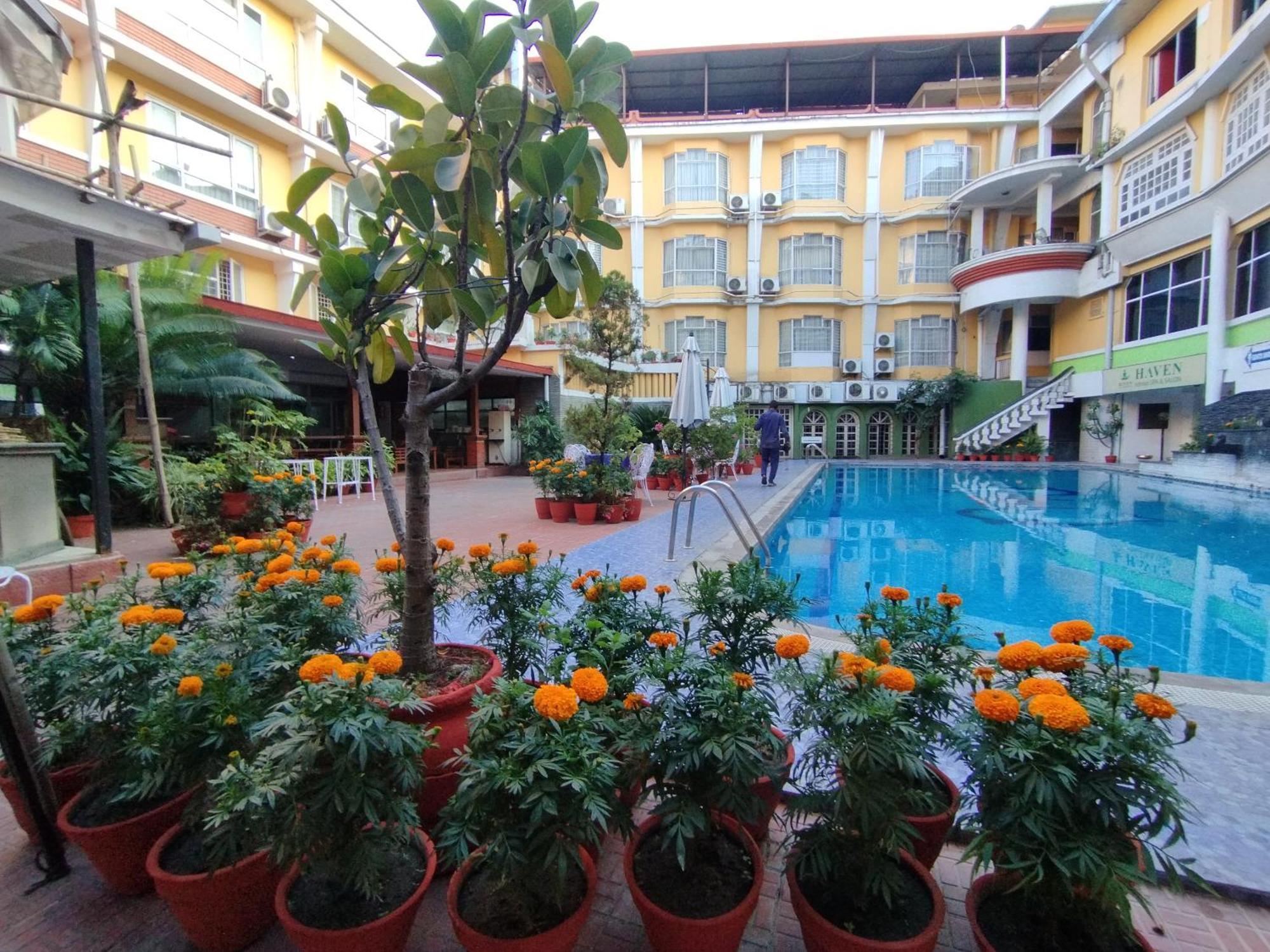 Hotel Woodland Katmandu Dış mekan fotoğraf