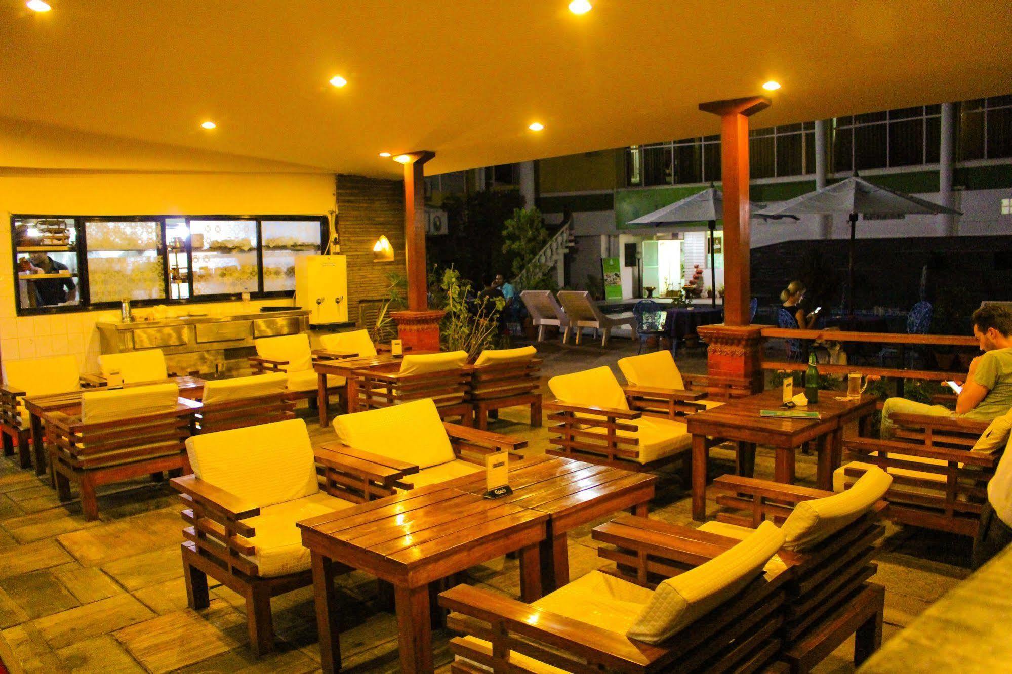 Hotel Woodland Katmandu Dış mekan fotoğraf