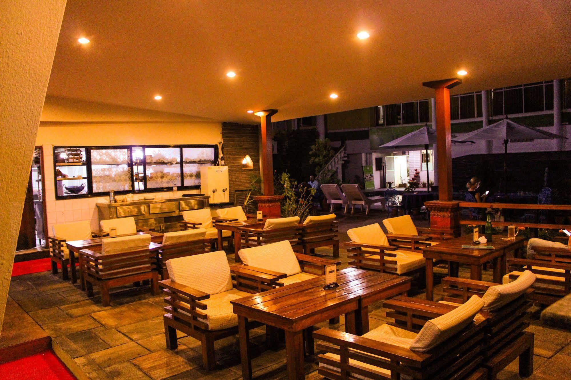 Hotel Woodland Katmandu Dış mekan fotoğraf