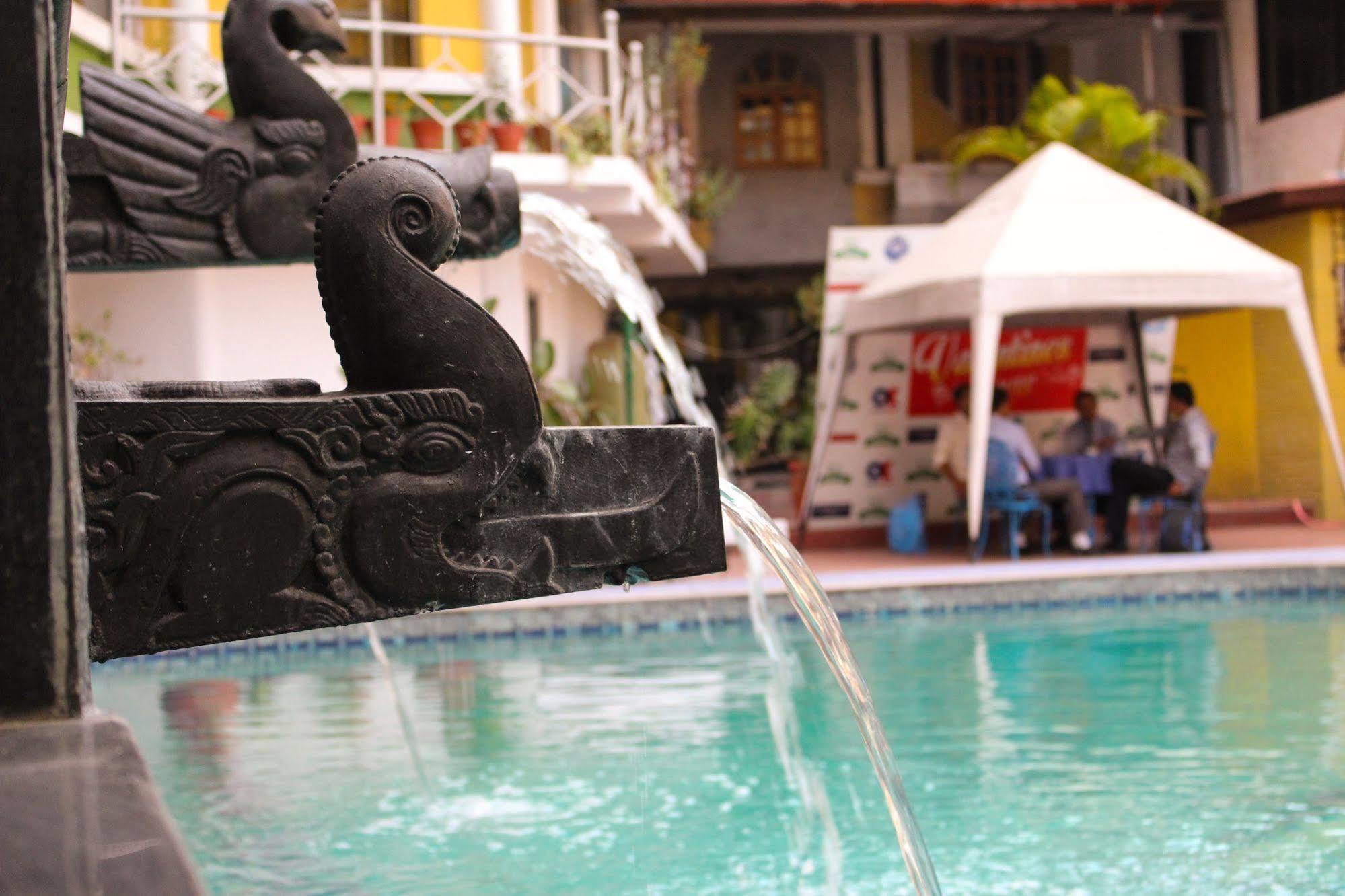 Hotel Woodland Katmandu Dış mekan fotoğraf