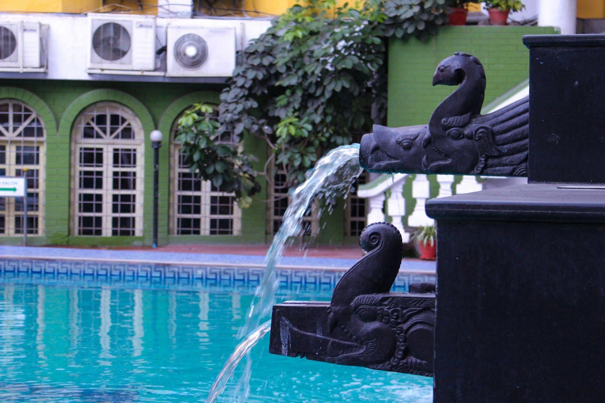 Hotel Woodland Katmandu Dış mekan fotoğraf