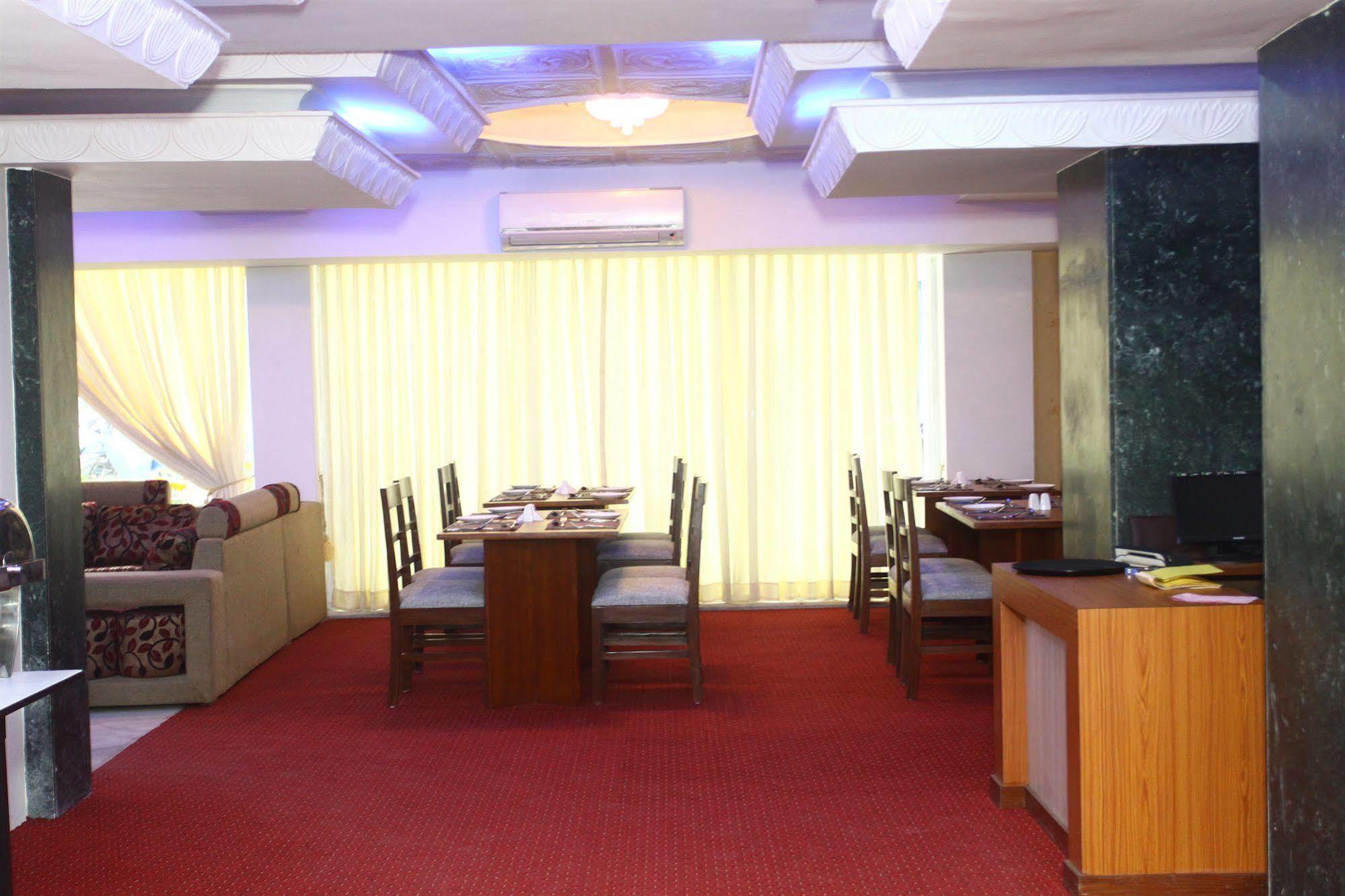 Hotel Woodland Katmandu Dış mekan fotoğraf