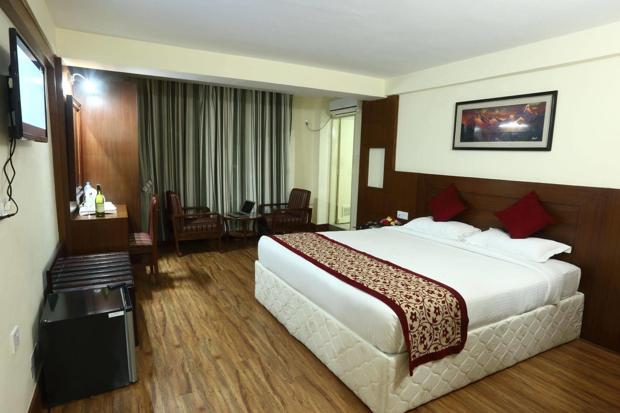 Hotel Woodland Katmandu Dış mekan fotoğraf