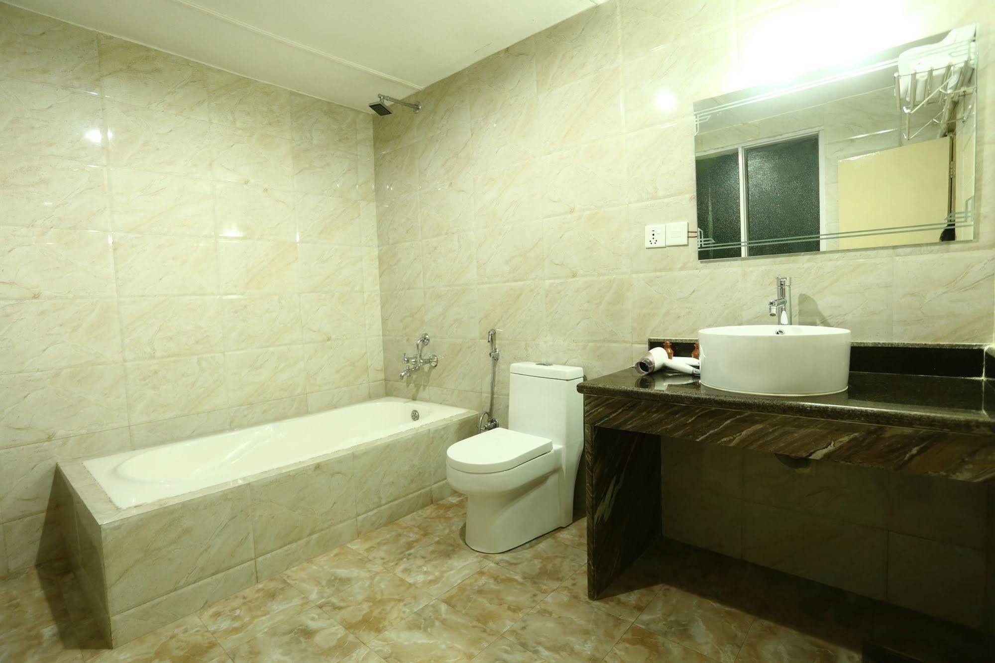Hotel Woodland Katmandu Dış mekan fotoğraf