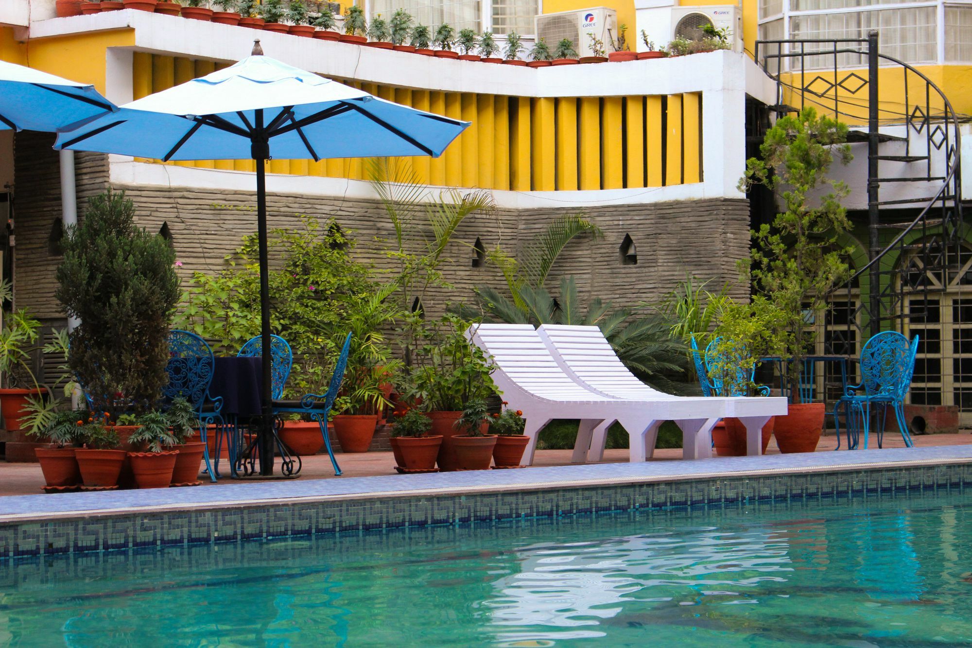 Hotel Woodland Katmandu Dış mekan fotoğraf
